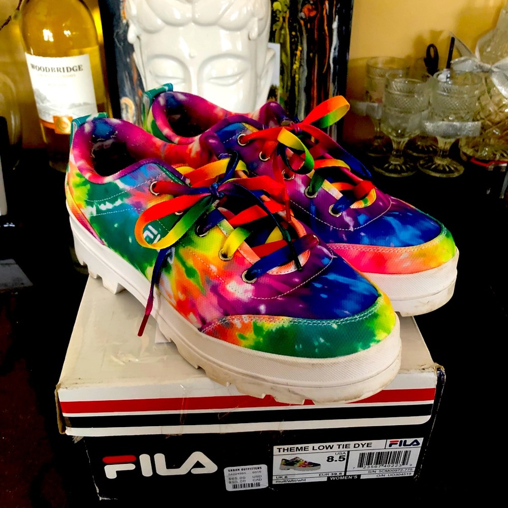 Lightly used tie dyed Fila SZ 8.5